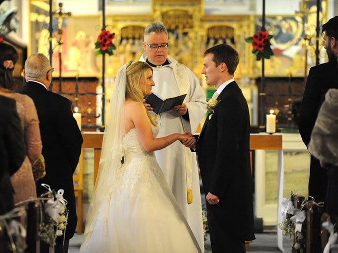 В чём разница между гражданским и церковным браком?