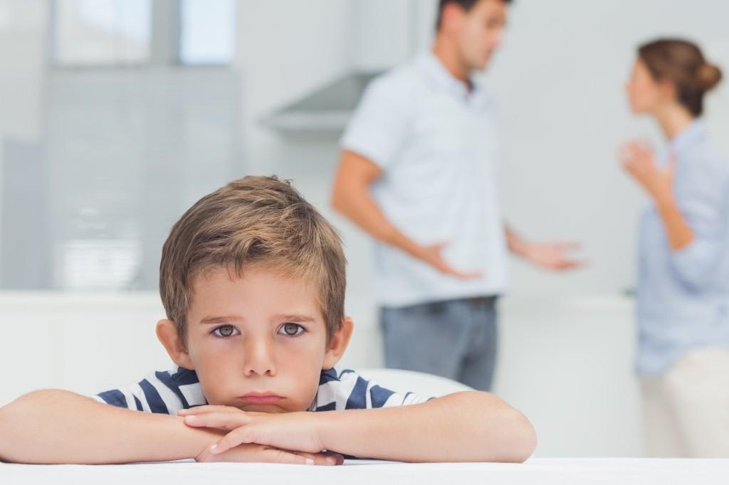 Почему ребенок так нуждается в принятии и позитивном отношении родителей?